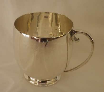 Hallmarked Sterling Silver Christening mug B/ham 1945 Charles S Green & Co Ltd 115g. Not engraved