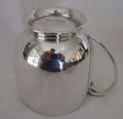 Hallmarked Sterling Silver Christening mug B/ham 1945 Charles S Green & Co Ltd 115g. Not engraved