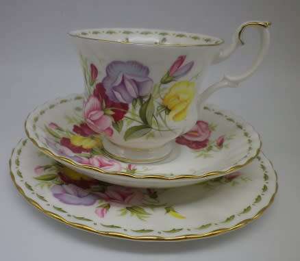 FOR RICKLEE ONLY PLEAS!! ROYAL ALBERT FLOWER OF THE MONTH SERIES. APRIL "SWEET PEA'
