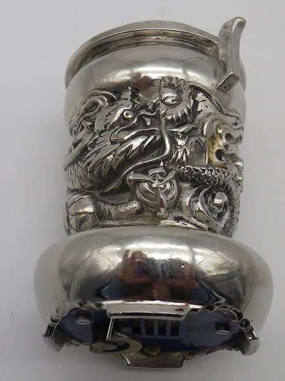 Unusual vintage dragon musical table lighter. Plays AULD LANG SYNGE. Chrome plated