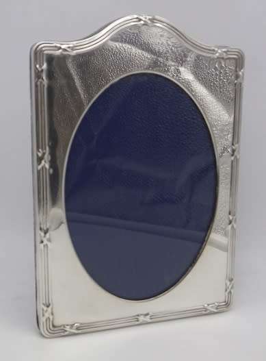 BEAUTIFUL LARGE HALLMARKED SILVER FRONTED PICTURE FRAME LONDON 1973 KITNEY & CO.19 x13cm