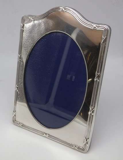 BEAUTIFUL LARGE HALLMARKED SILVER FRONTED PICTURE FRAME LONDON 1973 KITNEY & CO.19 x13cm