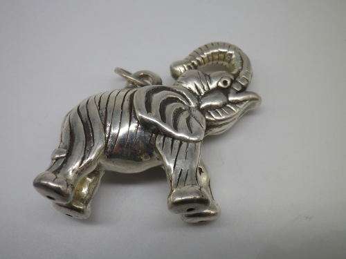 WOW!! Beautiful Large Sterling Silver Elephant Pendant or Ornament. 4.7 x 4.3cm. 12.3 grms.