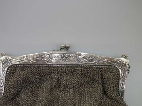 Hallmarked Silver Chain mail handbag Birmingham 1939. Maker: Williams,  15.5 x 13.5 cm