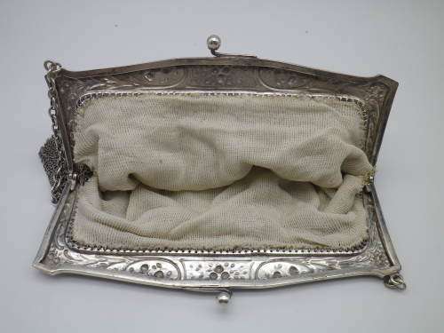 Hallmarked Silver Chain mail handbag Birmingham 1939. Maker: Williams,  15.5 x 13.5 cm