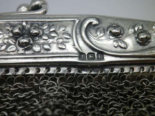Hallmarked Silver Chain mail handbag Birmingham 1939. Maker: Williams,  15.5 x 13.5 cm