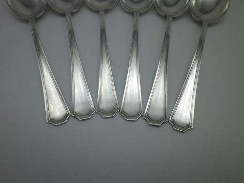 SIX ANTIQUE STERLING SILVER TEASPOONS BIRKS, CANADA  Pattern: `Fairfax` 114 grms