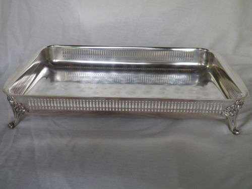 LARGE LIDDED RECTANGULAR SILVER PLATED SERVING BOWL 4 ORNATE FEET & OVEN PROOF GLASS LINER 40x25 cm