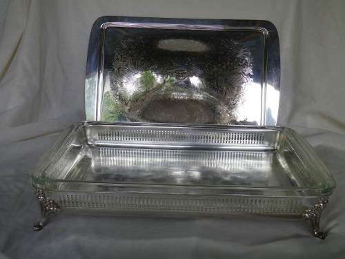 LARGE LIDDED RECTANGULAR SILVER PLATED SERVING BOWL 4 ORNATE FEET & OVEN PROOF GLASS LINER 40x25 cm