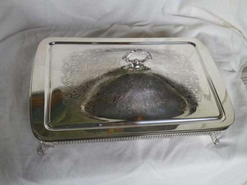 LARGE LIDDED RECTANGULAR SILVER PLATED SERVING BOWL 4 ORNATE FEET & OVEN PROOF GLASS LINER 40x25 cm