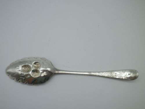 Hallmarked Silver Berry Spoon. George III. London 1784/5 George Smith 59.5 g 20.8 cm