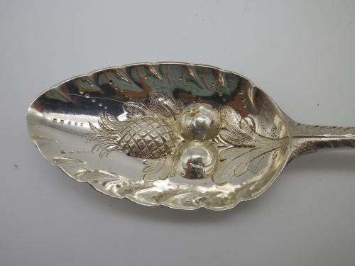 Hallmarked Silver Berry Spoon. George III. London 1784/5 George Smith 59.5 g 20.8 cm
