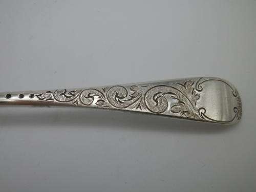 Hallmarked Silver Berry Spoon. George III. London 1784/5 George Smith 59.5 g 20.8 cm