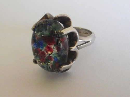 MEXICAN STERLING SILVER and  MULTI-COLOURED GLASS RING. 8.7grms. Size: Q