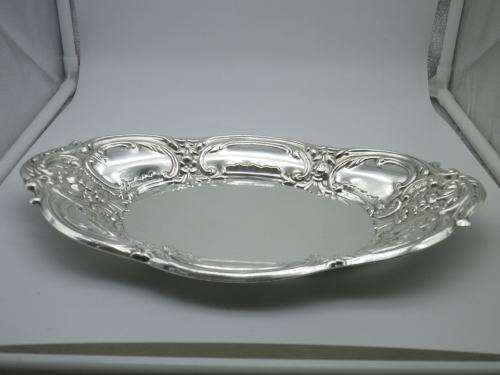 VINTAGE SILVER PLATED REPOUSSE OVAL SERVING BOWL GREAT CONDITION