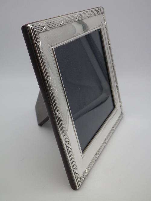 HALLMARKED STERLING SILVER FRONTED PICTURE FRAME R.Carr Ltd Sheffield, 2001 17.5CM