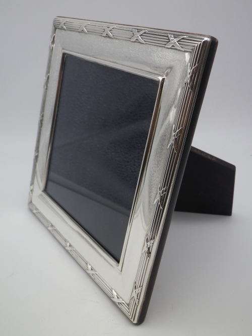 HALLMARKED STERLING SILVER FRONTED PICTURE FRAME R.Carr Ltd Sheffield, 2001 17.5CM