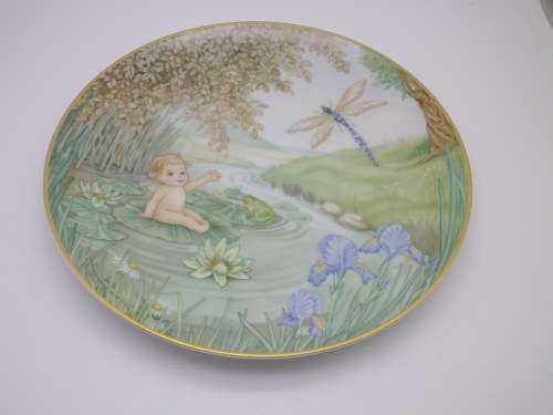 ADORABLE WATER BABIES DISPLAY PLATE "TOM & THE DRAGONFLY" Hutschenreuther Porcelain Ltd Ed.3905A