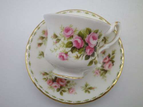 Miniature Royal Albert FLOWERS OF THE MONTH - JUNE- DUO