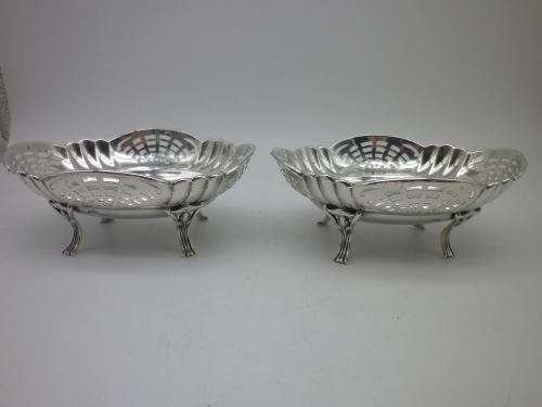 FOR DESDES ONLY PLEASE! Hallmarked Sterling silver bon bon dishes. Birmingham, 1932