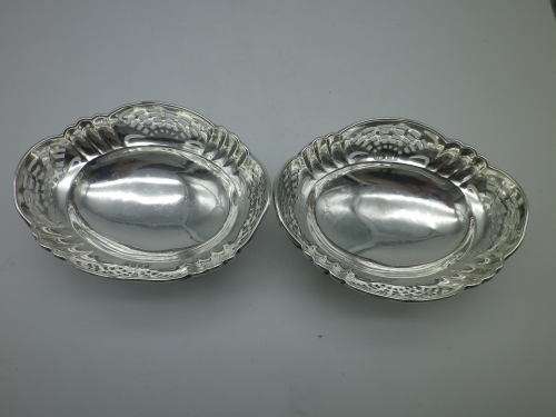FOR DESDES ONLY PLEASE! Hallmarked Sterling silver bon bon dishes. Birmingham, 1932