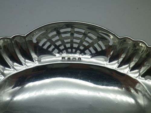 FOR DESDES ONLY PLEASE! Hallmarked Sterling silver bon bon dishes. Birmingham, 1932