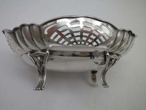FOR DESDES ONLY PLEASE! Hallmarked Sterling silver bon bon dishes. Birmingham, 1932