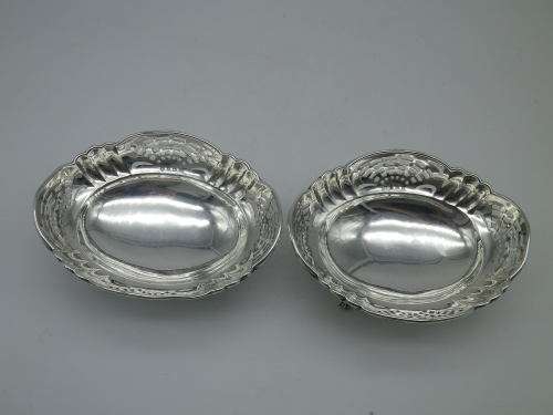 FOR DESDES ONLY PLEASE! Hallmarked Sterling silver bon bon dishes. Birmingham, 1932