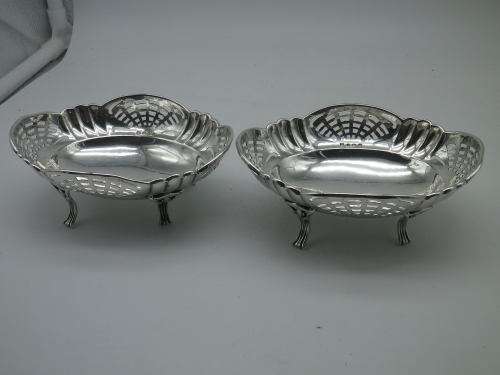 FOR DESDES ONLY PLEASE! Hallmarked Sterling silver bon bon dishes. Birmingham, 1932