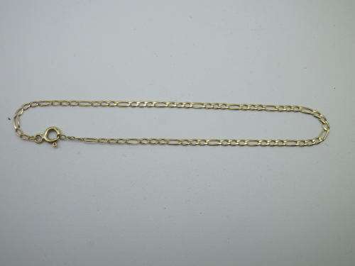 Dainty 9ct yellow flat link gold bracelet. 19 cm long 0.9grm