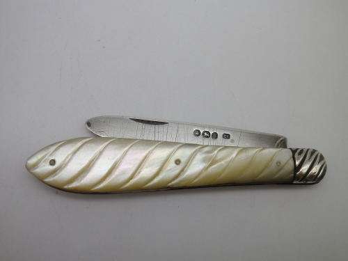 Antique Silver Folding Fruit Knife. Mother of Pearl handle. Sheffield 1896 Edward Bradley. RARE