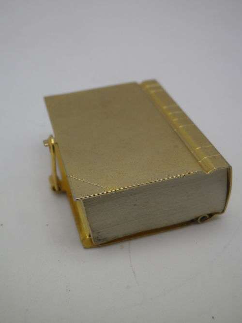 Teeny Tiny Illustrated New Testament Bible in Shape of book.3.5 x 3 x 1.5 cm RARE!