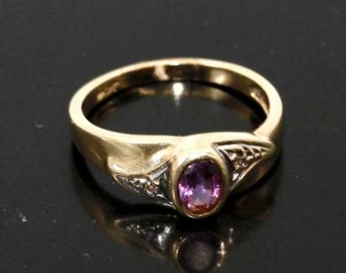 Beautiful 9ct Yellow Gold, Amethyst and diamond ring Size N