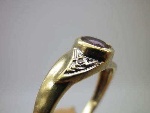 Beautiful 9ct Yellow Gold, Amethyst and diamond ring Size N