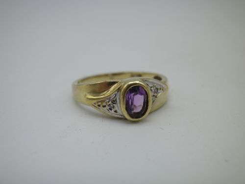 Beautiful 9ct Yellow Gold, Amethyst and diamond ring Size N