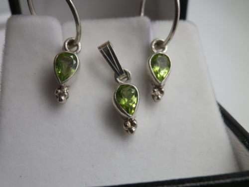 Sterling Silver & PERIDOT Necklace & Huggy Earrings set