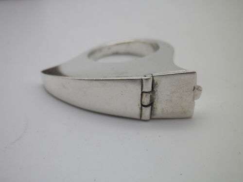 Poison Ring!  Sterling Silver, with secret compartment. Size T. 18 grms Huge & Chunky