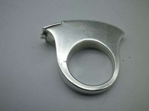Poison Ring!  Sterling Silver, with secret compartment. Size T. 18 grms Huge & Chunky