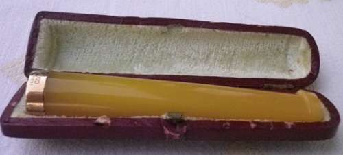 Vintage Cheroot Holder. Bakelite or Celluloid  with gold tone tip in Original leather case