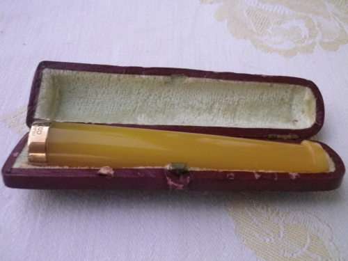 Vintage Cheroot Holder. Bakelite or Celluloid  with gold tone tip in Original leather case