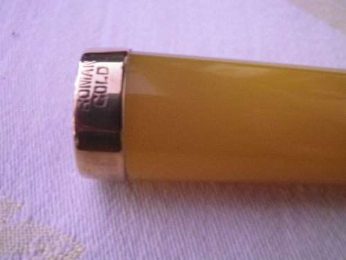 Vintage Cheroot Holder. Bakelite or Celluloid  with gold tone tip in Original leather case