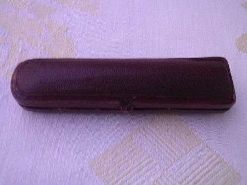 Vintage Cheroot Holder. Bakelite or Celluloid  with gold tone tip in Original leather case