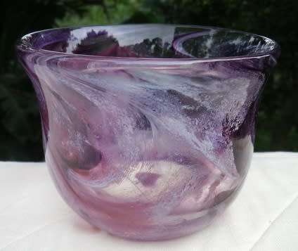 WOW!! DAVID READE original Signed and Dated 1985 Hand Blown Glass Bowl with Purple and White Swirls