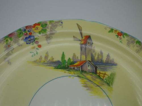 GRINDLEY, TUNSTALL, England Buttercup Yellow floral Cake Serving Plate. PRETTY!