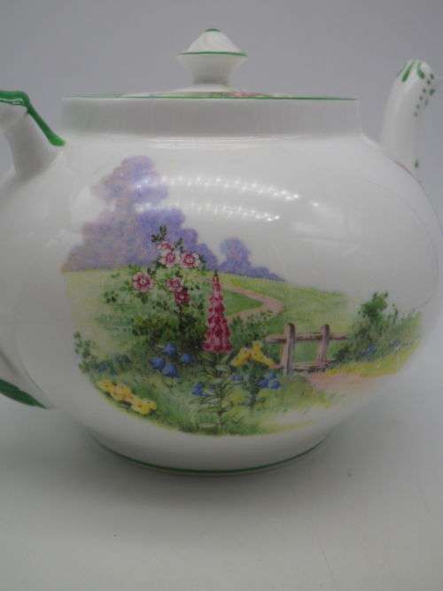 BELL CHINA, England Fine Bone China Vintage Teapot. Pattern is: MEADOWSIDW. Lovely Condition