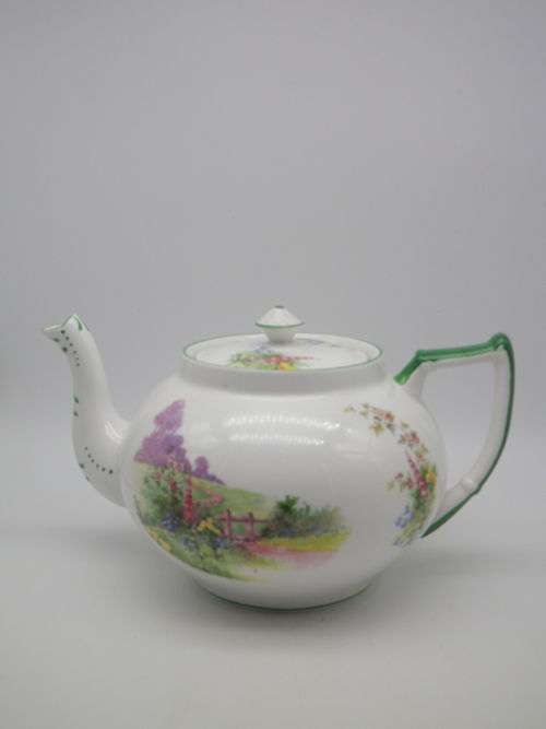 BELL CHINA, England Fine Bone China Vintage Teapot. Pattern is: MEADOWSIDW. Lovely Condition