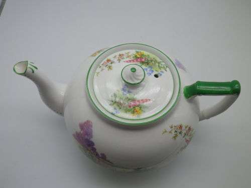 BELL CHINA, England Fine Bone China Vintage Teapot. Pattern is: MEADOWSIDW. Lovely Condition