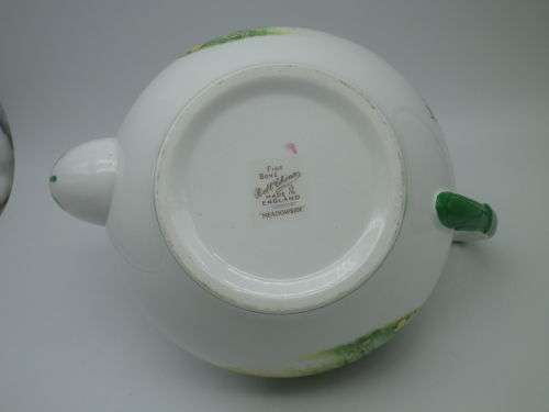 BELL CHINA, England Fine Bone China Vintage Teapot. Pattern is: MEADOWSIDW. Lovely Condition