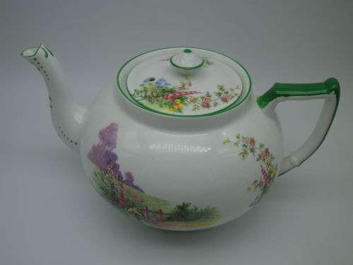 BELL CHINA, England Fine Bone China Vintage Teapot. Pattern is: MEADOWSIDW. Lovely Condition