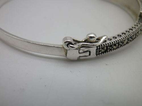 STERLING SILVER & MARCASITE BANGLE. 10.8 grms; 6.3 x 5.4 x 0.7mm. BEAUTIFUL!